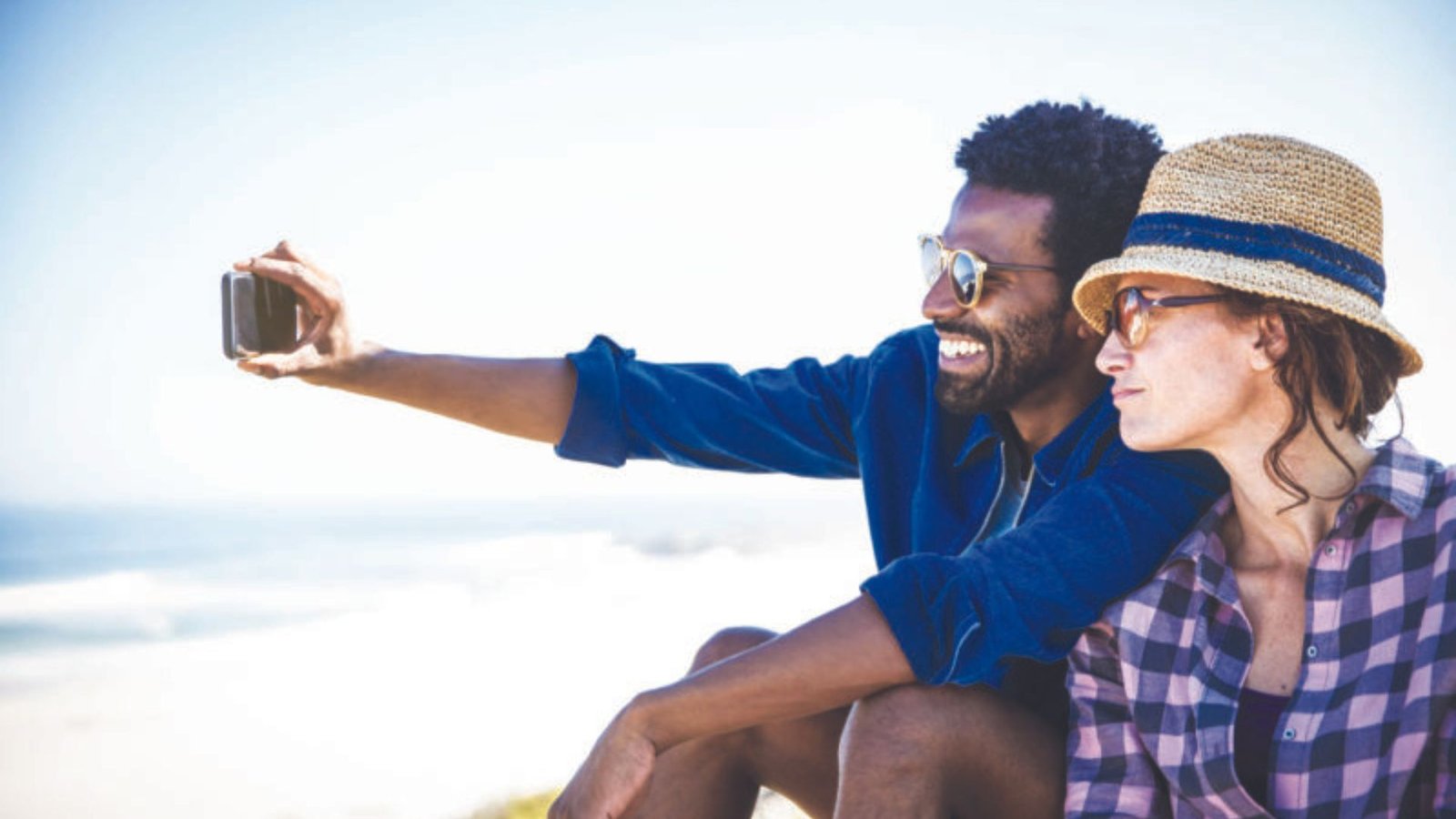 A man and a woman enjoying Digital Detox on Vacation