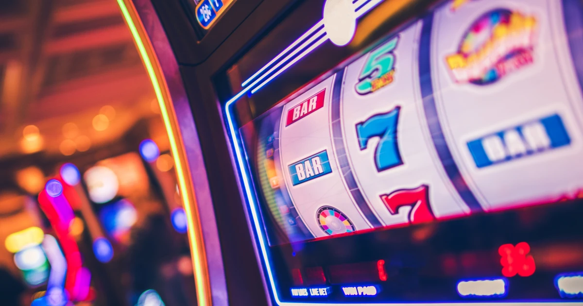 Joka Room vs. Local AU Clubs: Why the Online Experience Wins in 2026